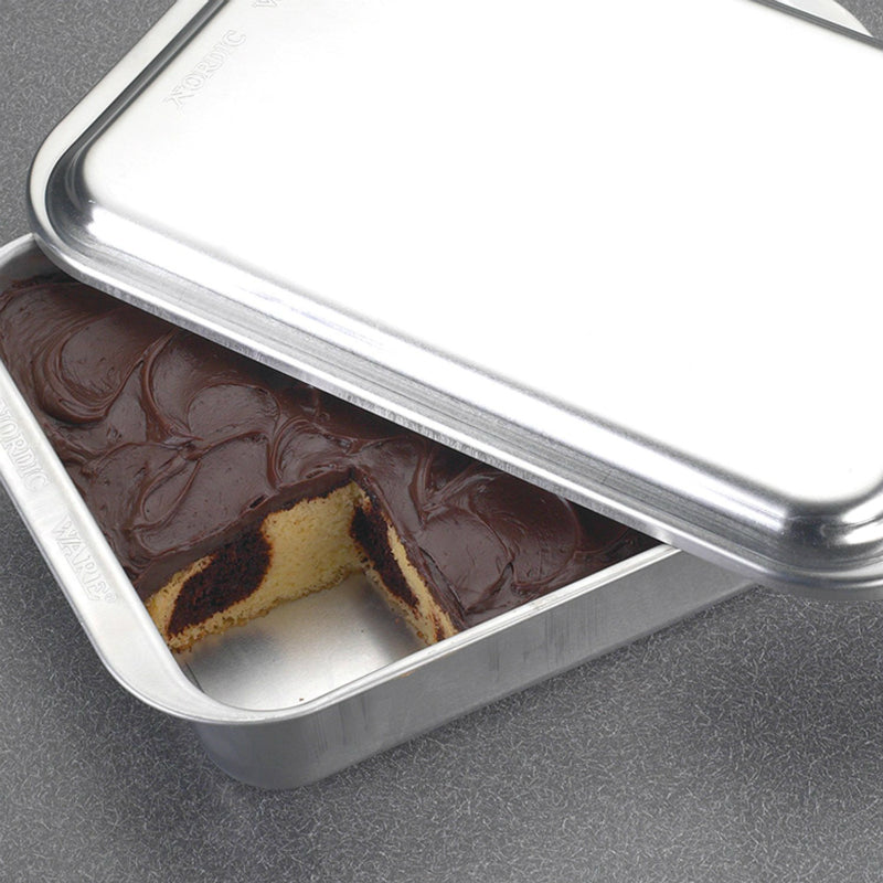 Cake Pan, With Dome Cover, Aluminum, 13 x 9 x 3-1/2-In. - - Nilsen Company