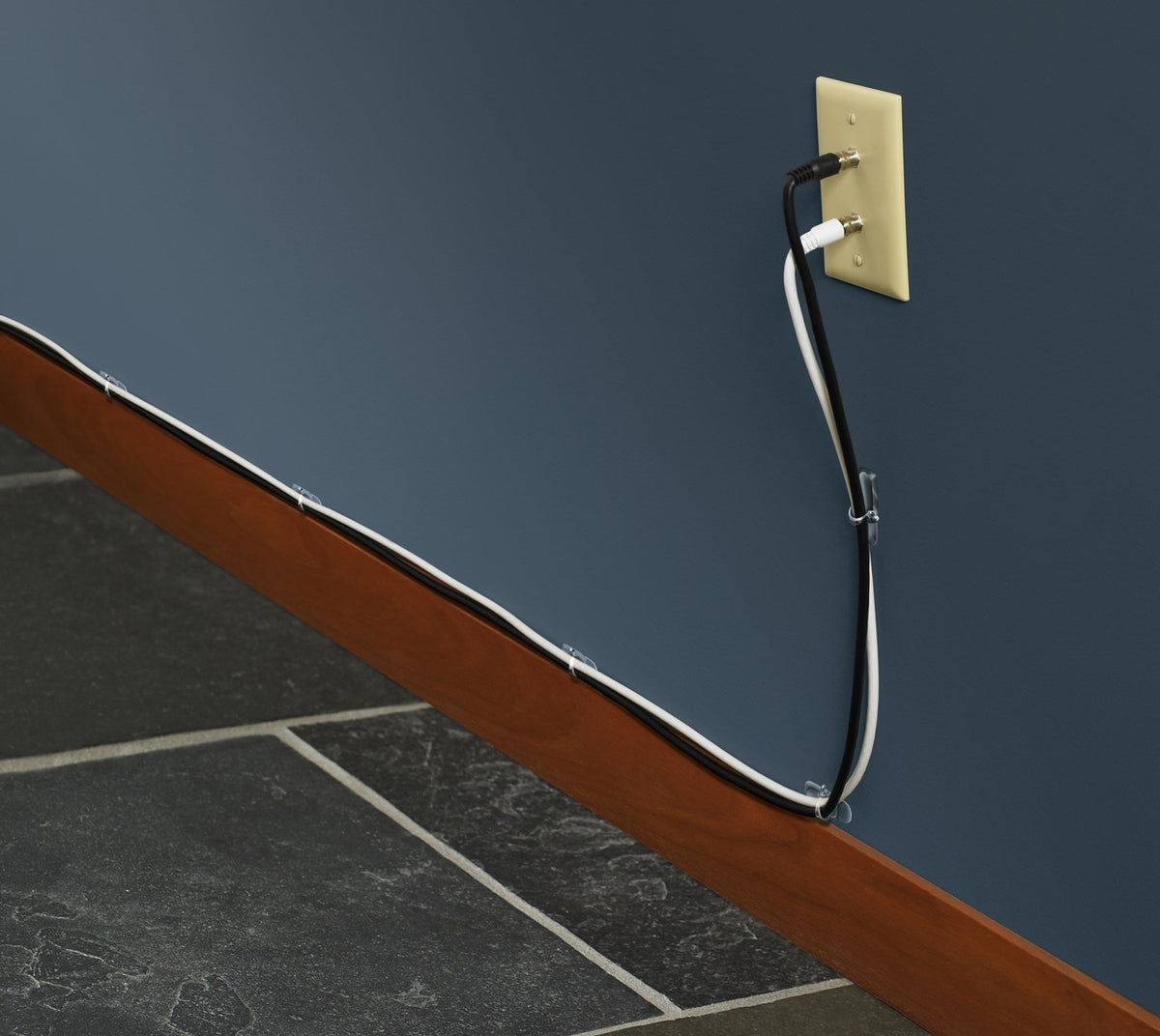 Command 17301CLR Clear Cord Clips with Strips, Medium, 4 Clips & 5 Strips