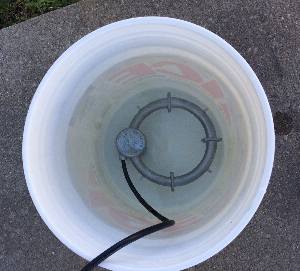 Farm Innovators™ W-409 Cast Aluminum Submergible Bucket Heater, 1000W