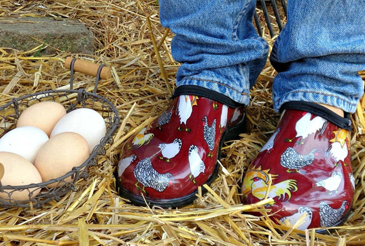 Sloggers® 5116CBR06 Women's Chicken Print Garden Shoes, Barn Red, Size 6