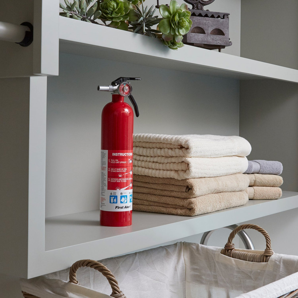 First Alert® HOME1 Rechargeable Home Fire Extinguisher UL Rated 1-A 10-B:C, 2.5 Lb