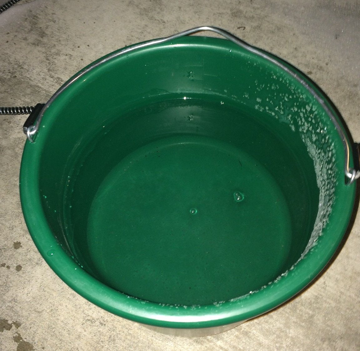 Farm Innovators HB-60 Plastic Oversized Heated Bucket, 2-Gallon, 60W