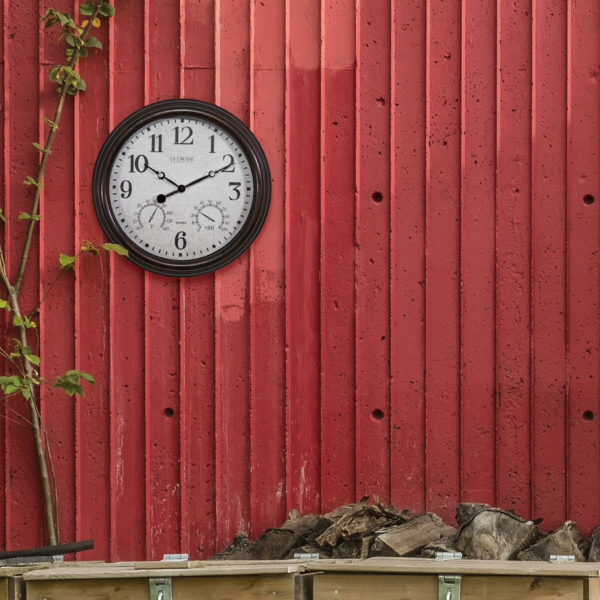 La Crosse 404-3015 Indoor / Outdoor Wall Clock, 15" Diameter