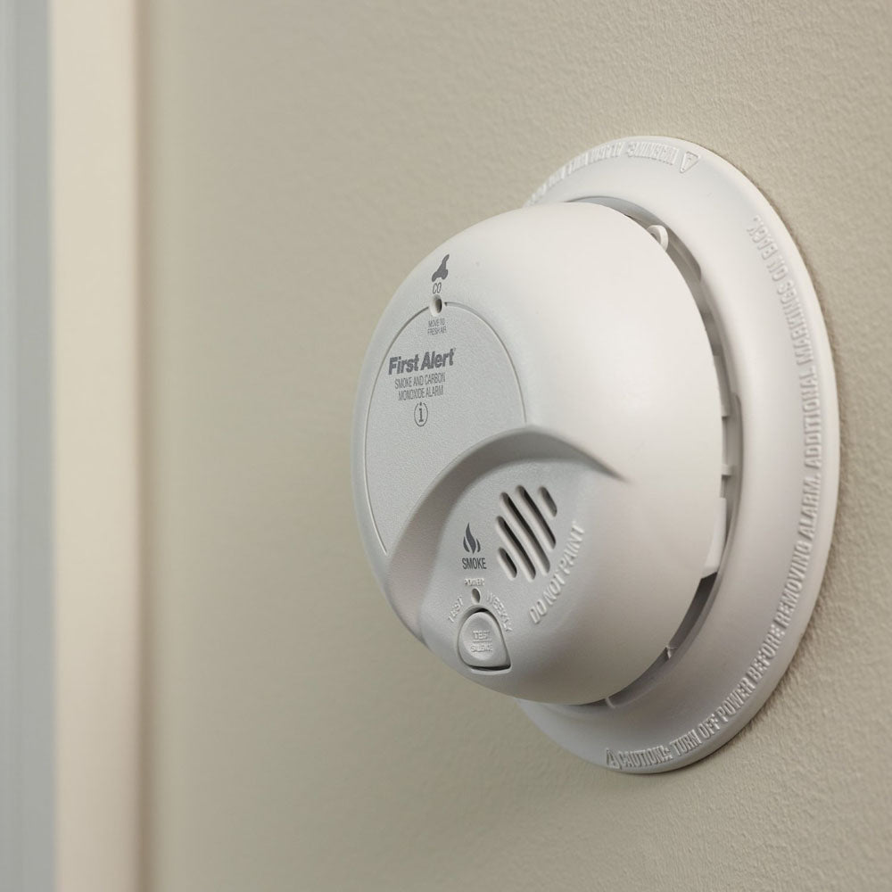 First Alert 1039807 Hardwired Smoke & Carbon Monoxide Alarm with 10-Year Battery Backup