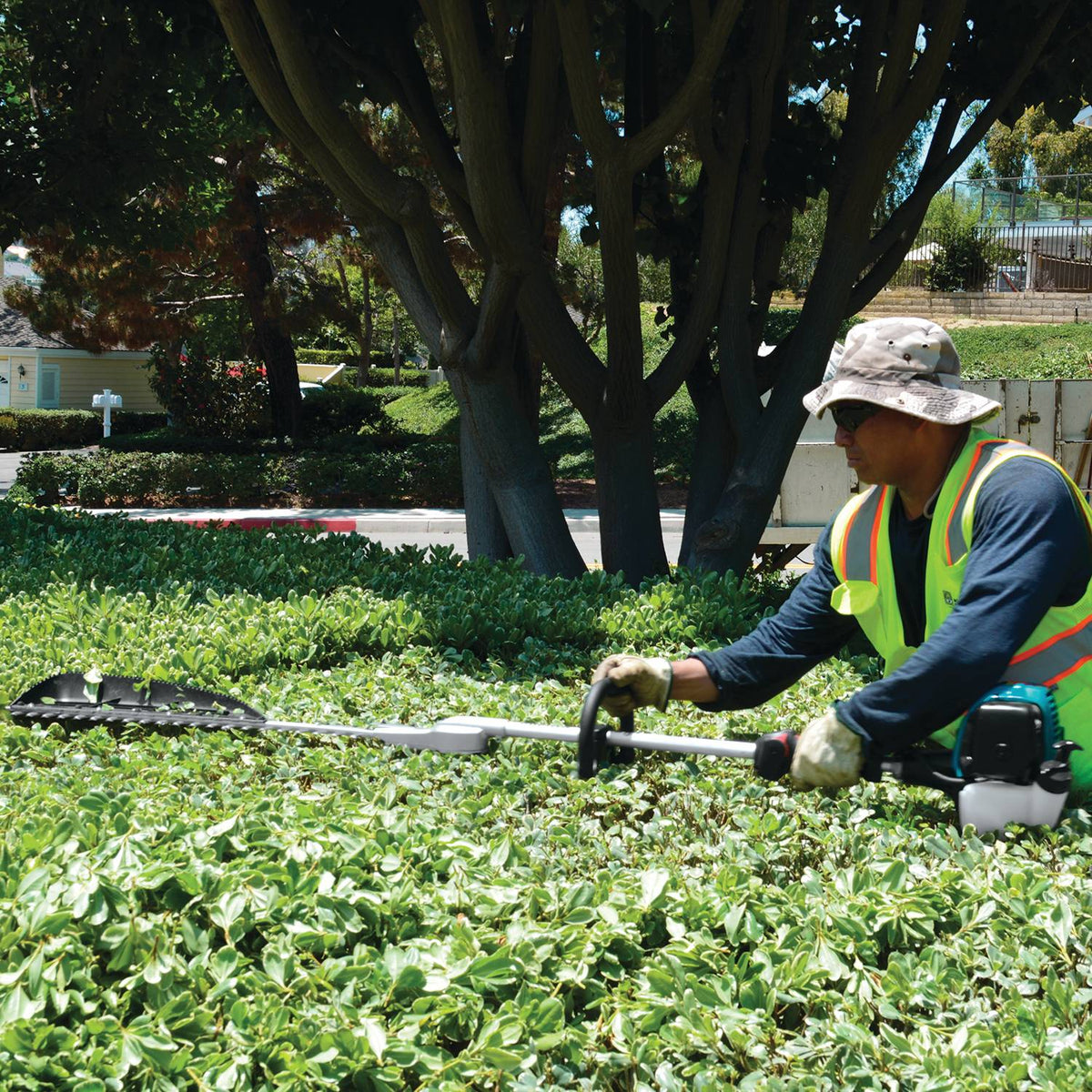 Makita EN7350SH MM4 4‑Stroke Engine Single‑Sided Hedge Trimmer, 25.4 cc, 30"
