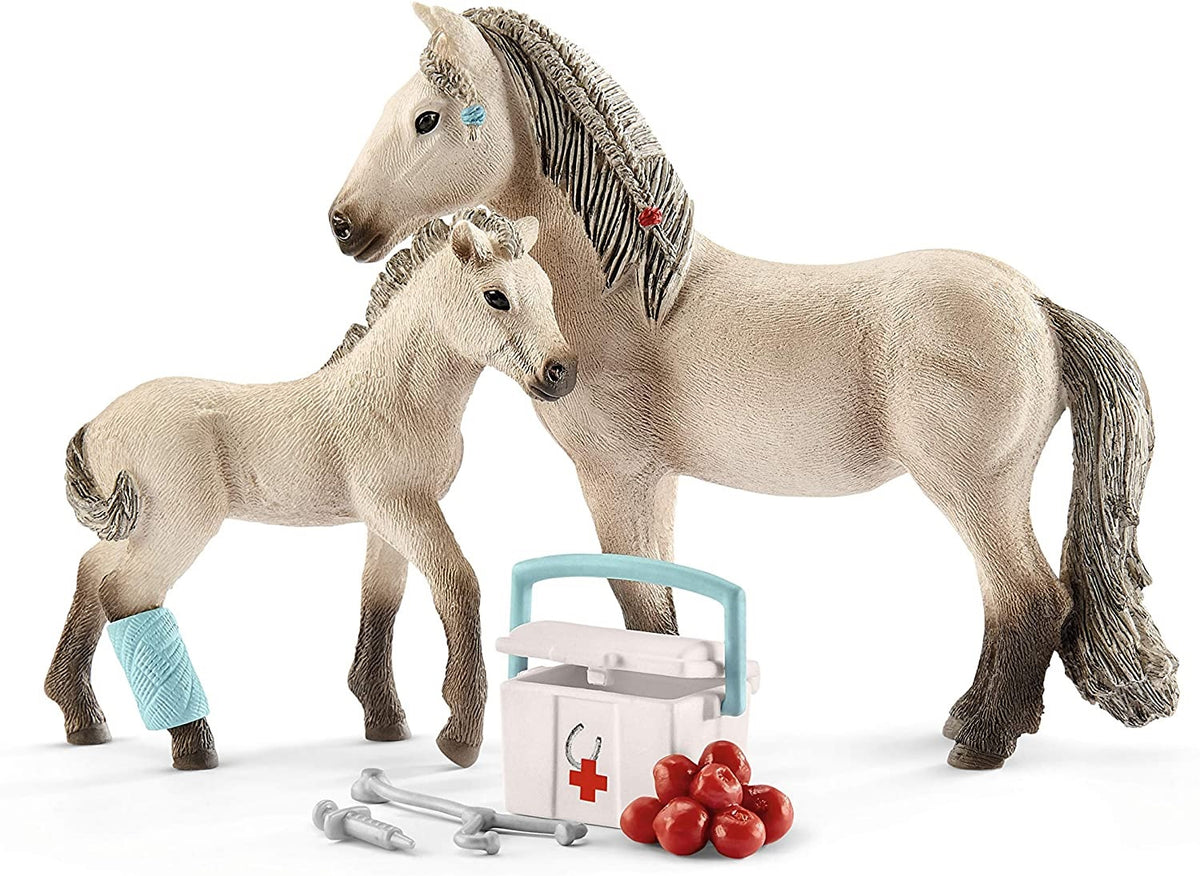 Schleich 42430 Hannah's First Aid Kit, Multicolored